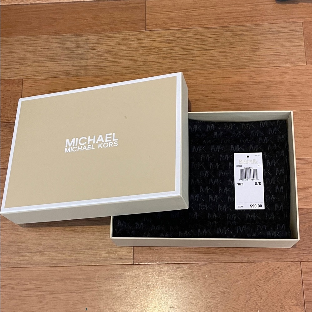 Michael Kors reversible black logo/black scarf in Gift Box NWT unisex